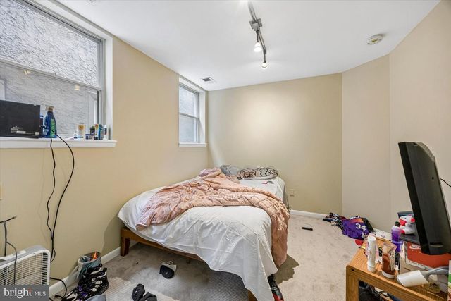 1909 S BROAD ST, Philadelphia, PA 19148