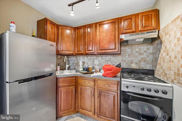 1909 S BROAD ST, Philadelphia, PA 19148