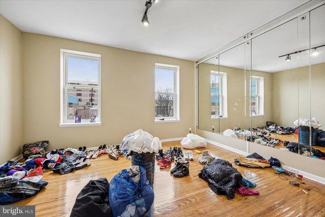 1909 S BROAD ST, Philadelphia, PA 19148