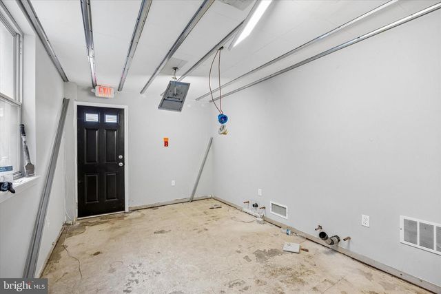 1909 S BROAD ST, Philadelphia, PA 19148