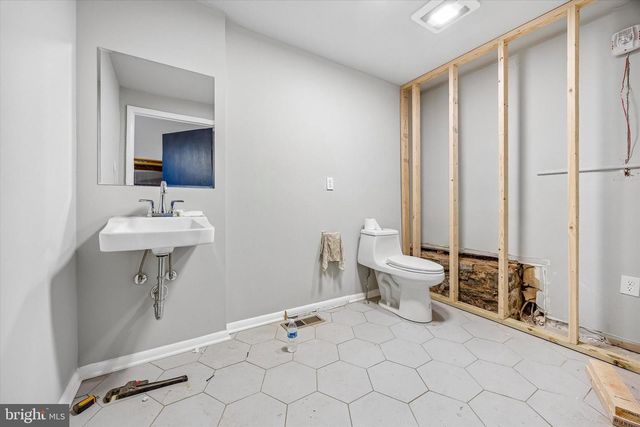 1909 S BROAD ST, Philadelphia, PA 19148