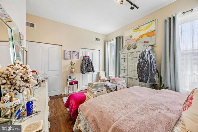 1909 S BROAD ST, Philadelphia, PA 19148