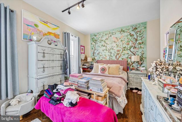 1909 S BROAD ST, Philadelphia, PA 19148