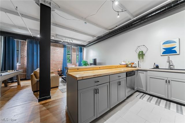 1133 W 9th Street 305, Cleveland, OH 44113