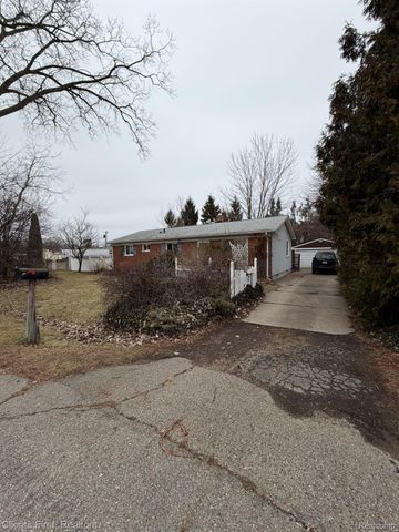1033 Chopin Street, Troy, MI 48083