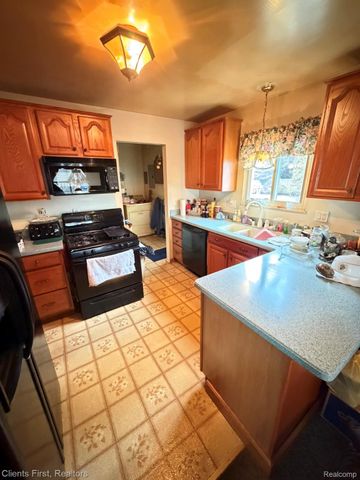 1033 Chopin Street, Troy, MI 48083