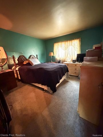 1033 Chopin Street, Troy, MI 48083