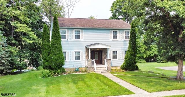 38 Dogwood Dr, Newton Town, NJ 07860