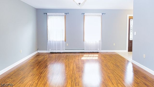 38 Dogwood Dr, Newton Town, NJ 07860