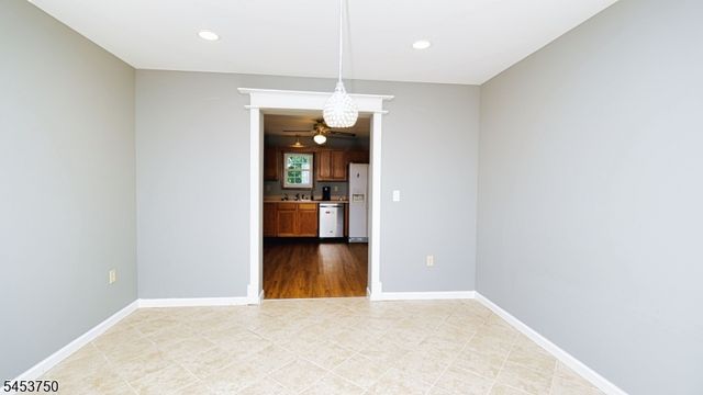 38 Dogwood Dr, Newton Town, NJ 07860
