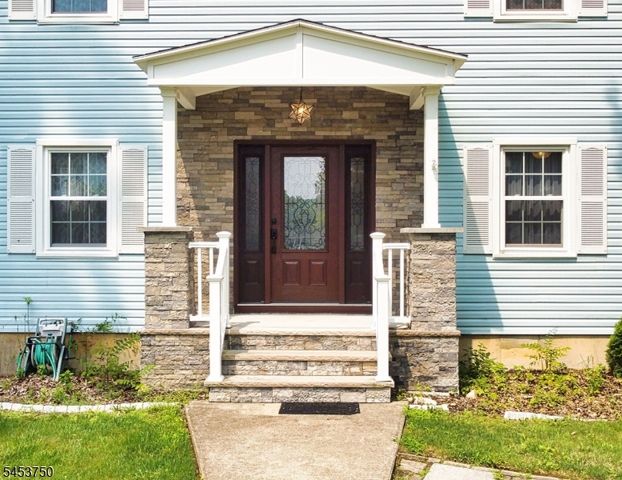 38 Dogwood Dr, Newton Town, NJ 07860