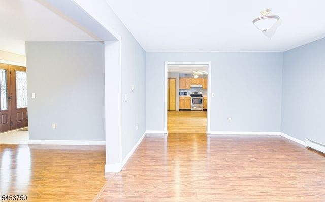 38 Dogwood Dr, Newton Town, NJ 07860