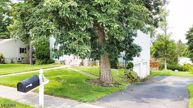 38 Dogwood Dr, Newton Town, NJ 07860