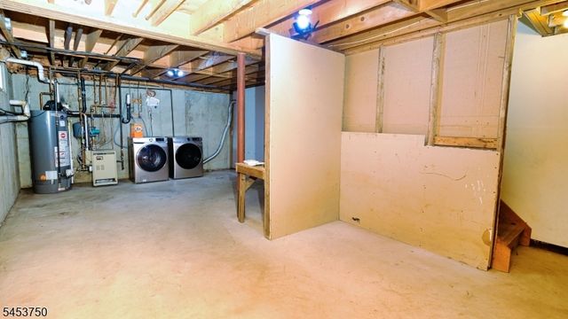 38 Dogwood Dr, Newton Town, NJ 07860