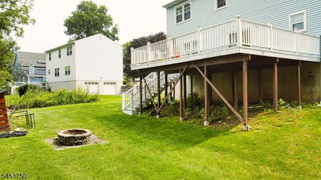 38 Dogwood Dr, Newton Town, NJ 07860