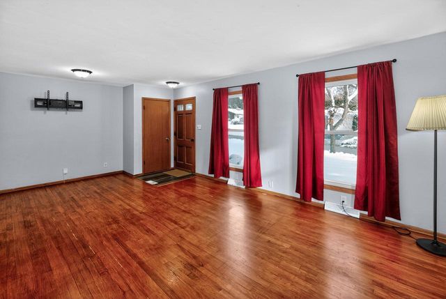 N39W5483 Wilshire DRIVE, Cedarburg, WI 53012