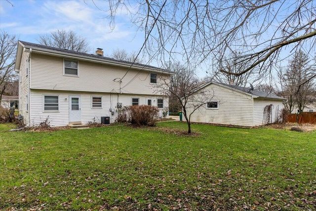 N39W5483 Wilshire DRIVE, Cedarburg, WI 53012