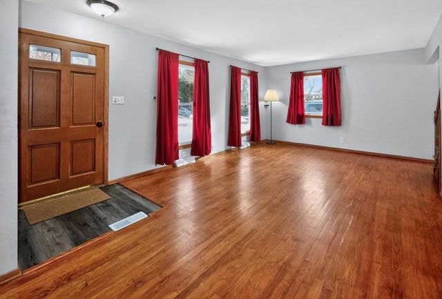 N39W5483 Wilshire DRIVE, Cedarburg, WI 53012