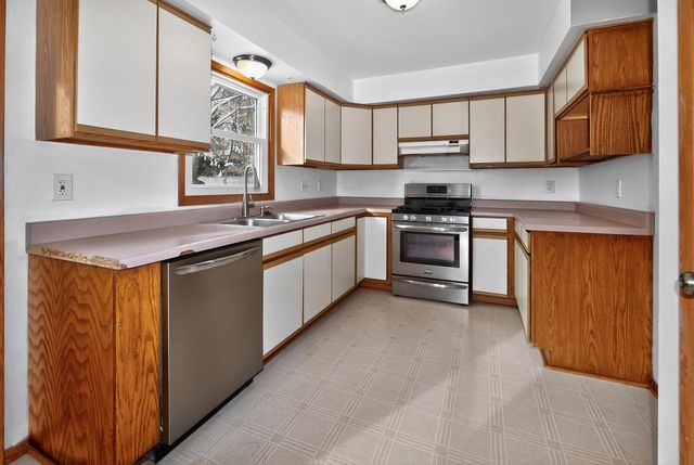 N39W5483 Wilshire DRIVE, Cedarburg, WI 53012