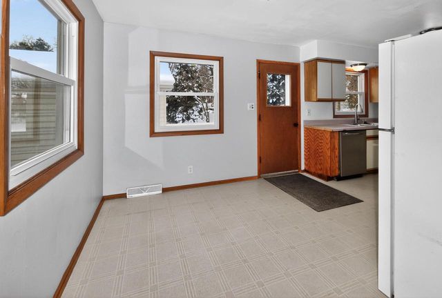 N39W5483 Wilshire DRIVE, Cedarburg, WI 53012