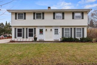 N39W5483 Wilshire DRIVE, Cedarburg, WI 53012