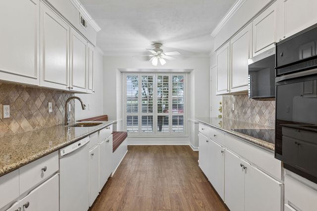 10021 Regal Park Lane 108, Dallas, TX 75230