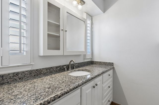 10021 Regal Park Lane 108, Dallas, TX 75230