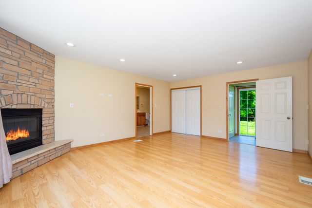 35861 N Fuller Road, Gurnee, IL 60031