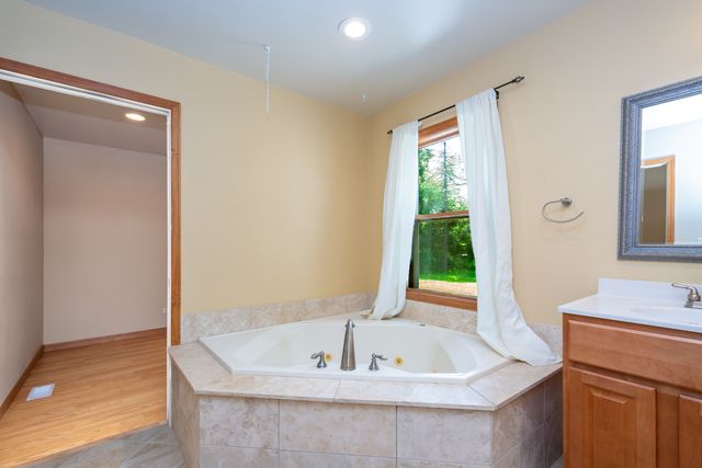 35861 N Fuller Road, Gurnee, IL 60031