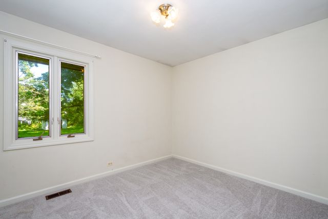 35861 N Fuller Road, Gurnee, IL 60031