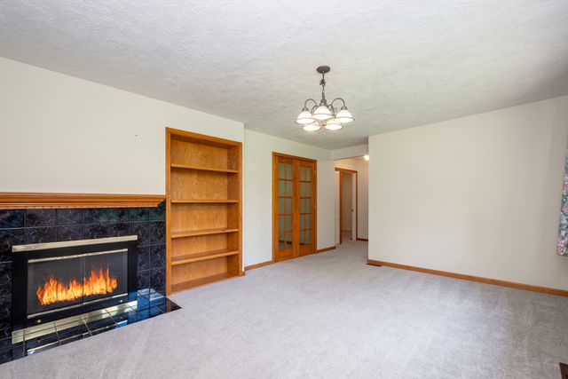 35861 N Fuller Road, Gurnee, IL 60031