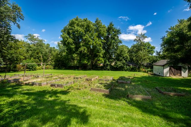 35861 N Fuller Road, Gurnee, IL 60031