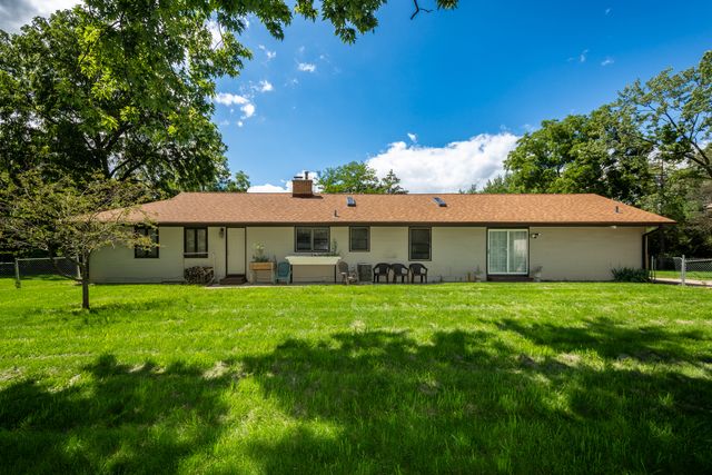 35861 N Fuller Road, Gurnee, IL 60031