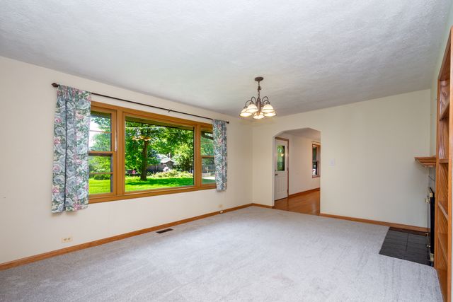 35861 N Fuller Road, Gurnee, IL 60031