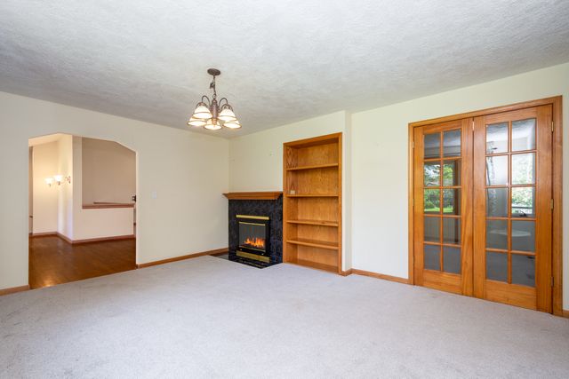 35861 N Fuller Road, Gurnee, IL 60031