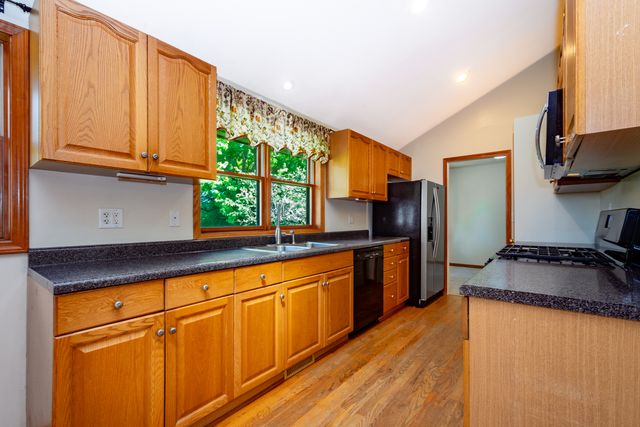 35861 N Fuller Road, Gurnee, IL 60031
