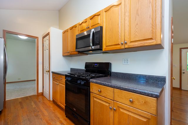 35861 N Fuller Road, Gurnee, IL 60031
