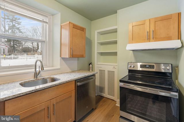 112 E TOWNSHIP LINE RD, Havertown, PA 19083