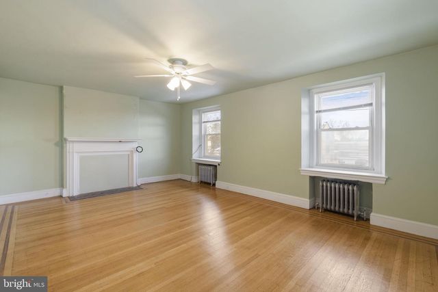 112 E TOWNSHIP LINE RD, Havertown, PA 19083