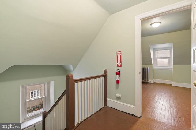 112 E TOWNSHIP LINE RD, Havertown, PA 19083