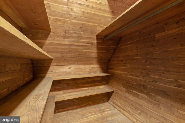 112 E TOWNSHIP LINE RD, Havertown, PA 19083