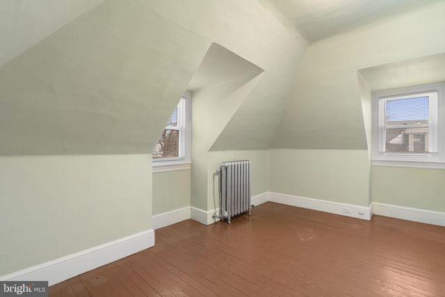 112 E TOWNSHIP LINE RD, Havertown, PA 19083