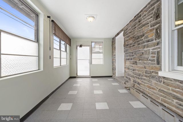 112 E TOWNSHIP LINE RD, Havertown, PA 19083