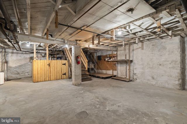 112 E TOWNSHIP LINE RD, Havertown, PA 19083