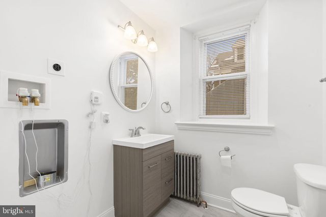 112 E TOWNSHIP LINE RD, Havertown, PA 19083