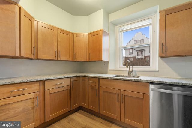 112 E TOWNSHIP LINE RD, Havertown, PA 19083