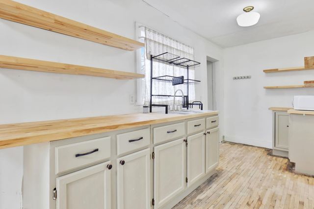 2116 N Fairview Ave, Wichita, KS 67203