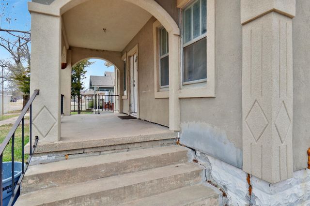 2116 N Fairview Ave, Wichita, KS 67203