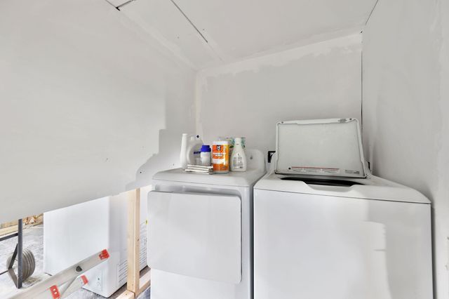 2116 N Fairview Ave, Wichita, KS 67203