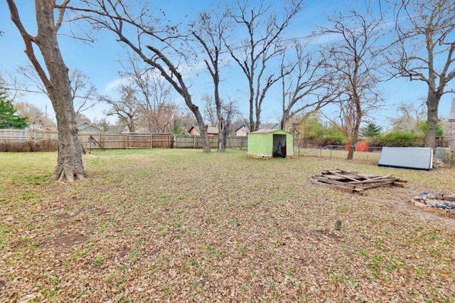 2116 N Fairview Ave, Wichita, KS 67203